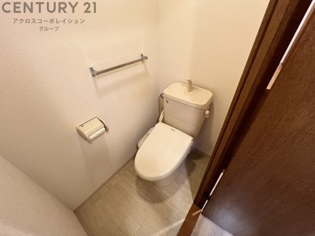 トイレ　温水洗浄便座付きのトイレです♪