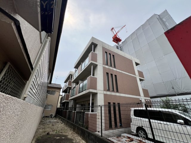 建物外観　敷地内に駐車場があります！