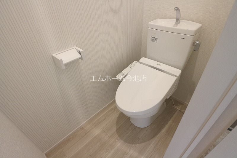 トイレ　温水洗浄暖房便座付トイレ