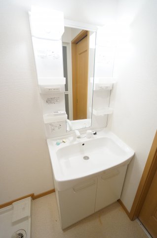 洗面設備　※反転タイプの写真です。