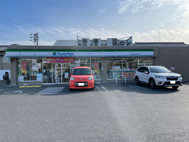 コンビニ　ファミリーマート（コンビニ）まで450m