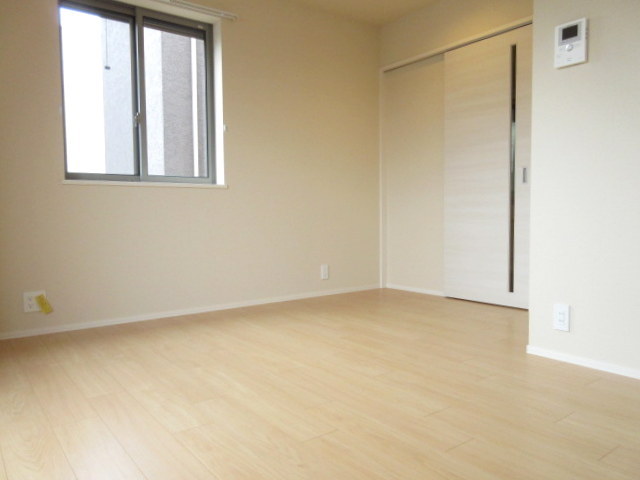 居室・リビング　★２面採光の明るい角部屋です★
