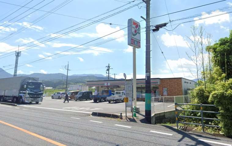 コンビニ　セブンイレブン（コンビニ）まで498m