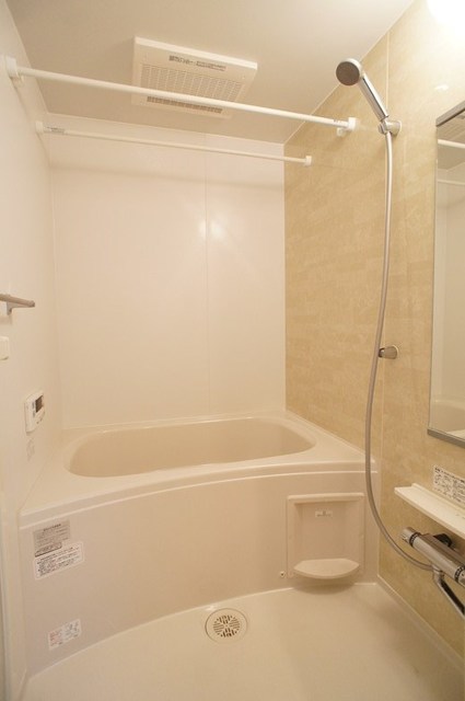 バス・シャワールーム　＊写真は反転タイプのお部屋です＊