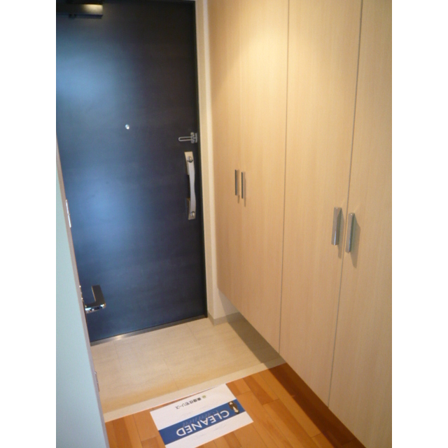 玄関　※同タイプ部屋写真