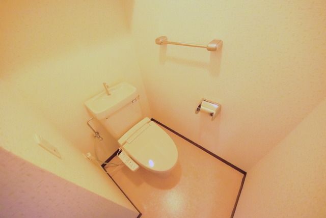 トイレ　★コンセントがあるのでウォシュレット設置できます★