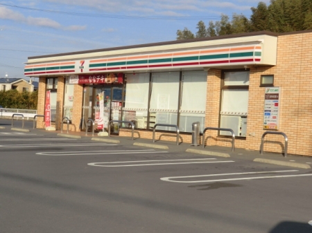 コンビニ　セブンイレブン（コンビニ）まで1879m