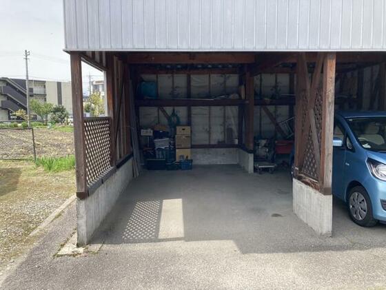 駐車場　屋根付き