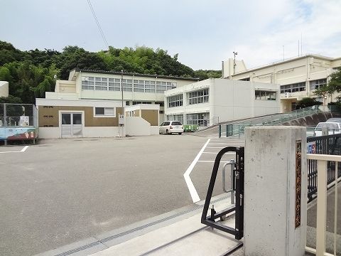 小学校　明神小学校（小学校）まで650m