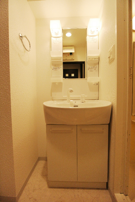 洗面設備　※別号室の参考写真です。