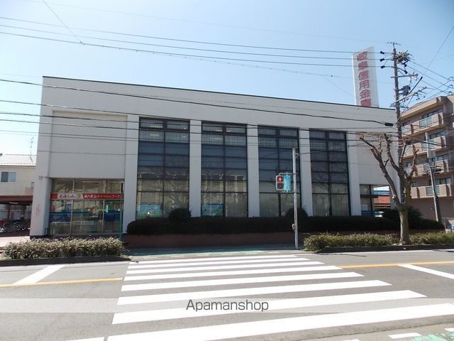 銀行　岐阜信用金庫東江南支店（銀行）まで1816m