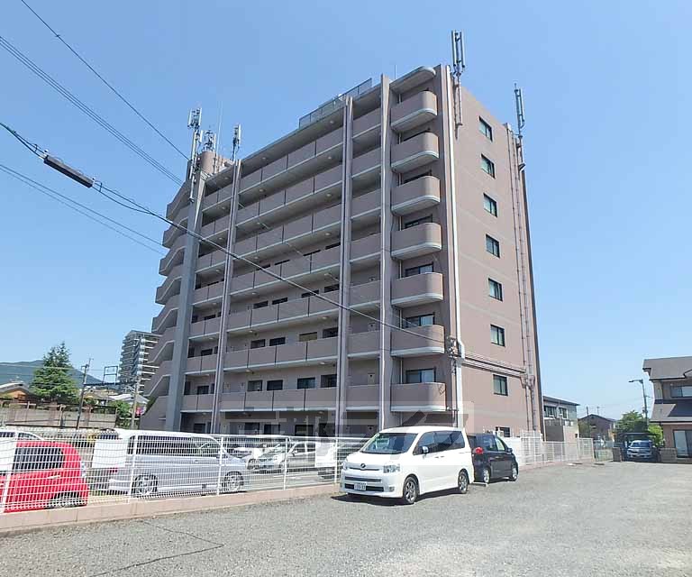 建物外観　遠くからでも存在感を感じます
