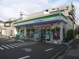 コンビニ　ファミリーマート小豆沢二丁目店（コンビニ）まで339m