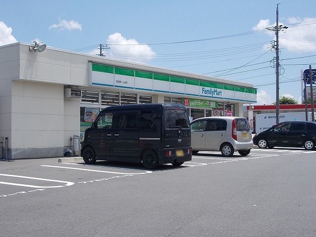 コンビニ　ファミリーマート塩尻緑ヶ丘南店（コンビニ）まで900m