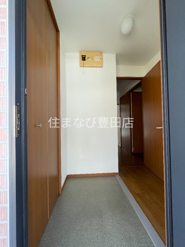 玄関　同型別部屋写真