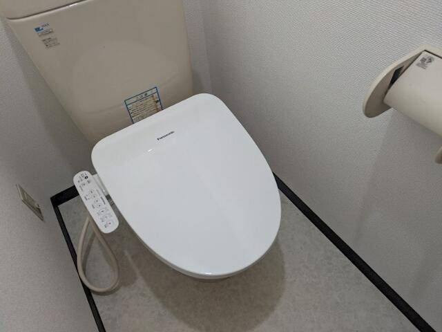 トイレ　温水洗浄便座機能です