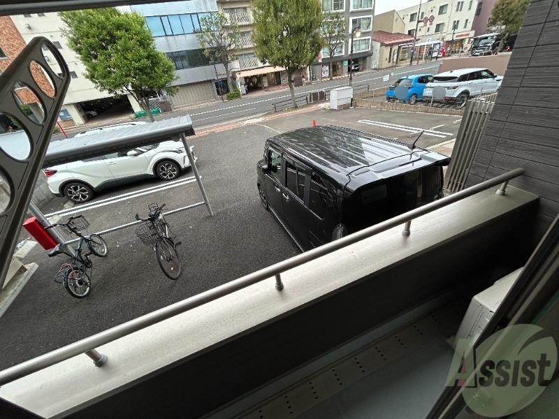 バルコニー　バルコニーは洗濯物を干すスペースがございます。
