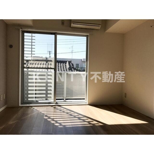 居室・リビング　こちらの居間で趣味の時間をお楽しみください