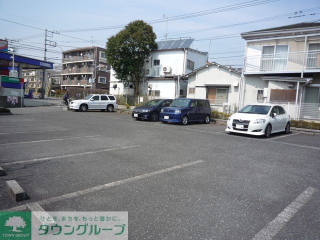 駐車場　。