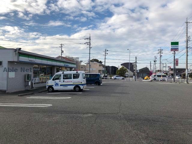 コンビニ　ファミリーマート高浜屋敷町四丁目店（コンビニ）まで625m