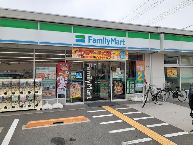 コンビニ　ファミリーマート 川西久代店（コンビニ）まで200m