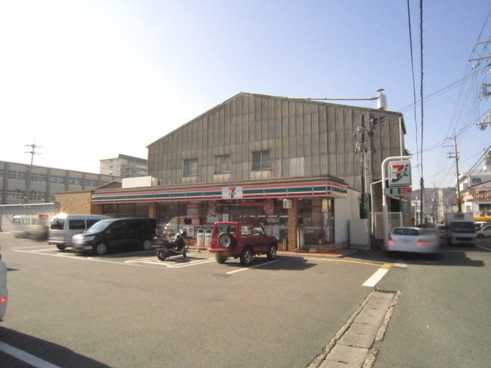 コンビニ　セブンイレブン（コンビニ）まで650m
