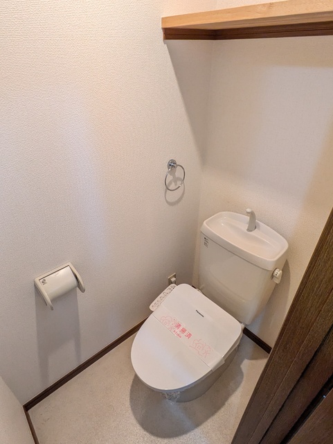 トイレ　★★トイレは嬉しい洗浄機能付き便座です♪★★