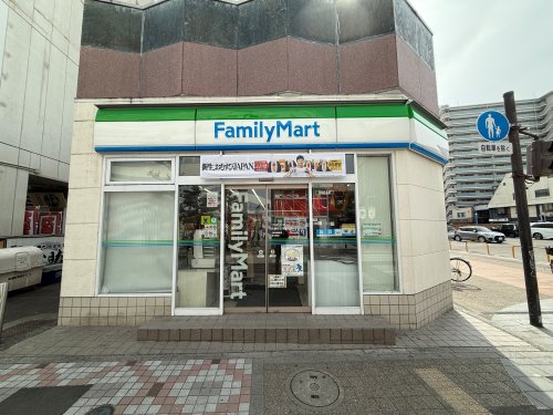コンビニ　ファミリーマート近鉄四日市駅北店（コンビニ）まで156m