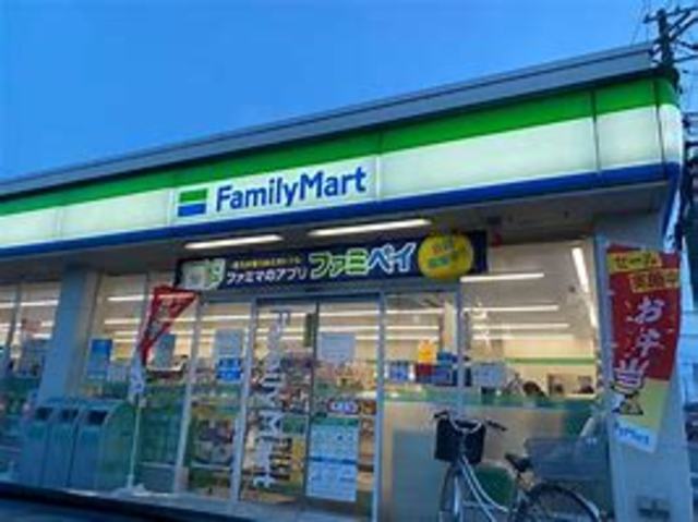 コンビニ　ファミリーマート　姫路手柄（コンビニ）まで425m