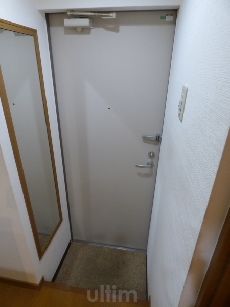 玄関　※他部屋のため参考までにご覧ください