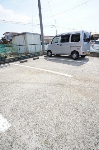 駐車場　駐車場に車を止められます