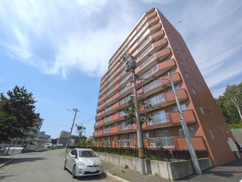 建物外観　１１階建てのマンション♪