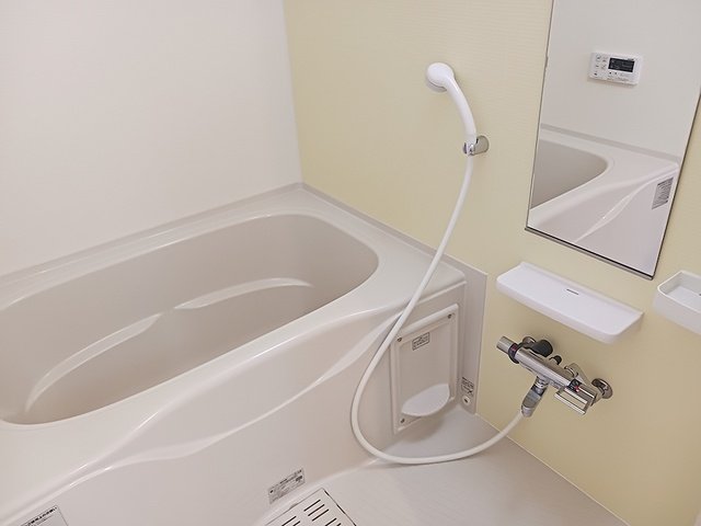 バス・シャワールーム　コンパクトで使いやすいお風呂です