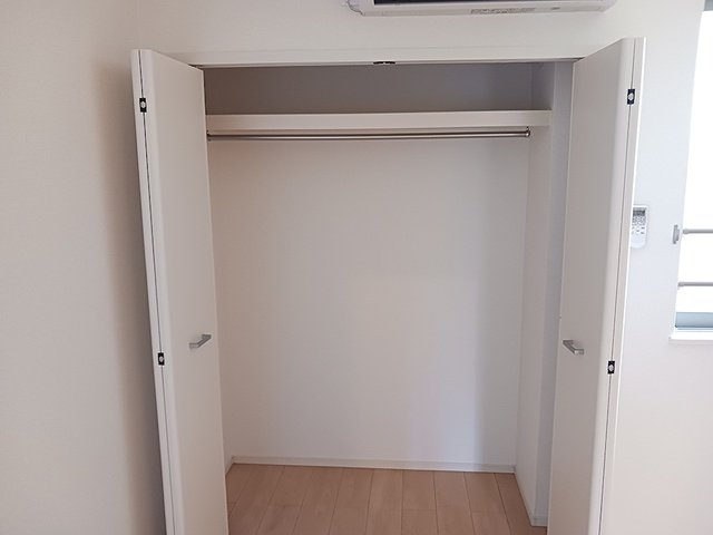洗面設備　明るい洗面所です