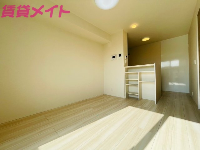 居室・リビング　同タイプの部屋写真です。