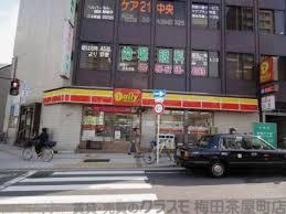 コンビニ　デイリーヤマザキ谷町６丁目店（コンビニ）まで370m