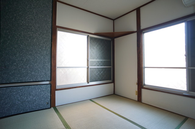 居室・リビング　２面採光なので、明るく風通しのよい過ごしやすいお部屋です♪
