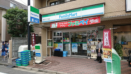 コンビニ　ファミリーマート駒込３丁目店（コンビニ）まで201m