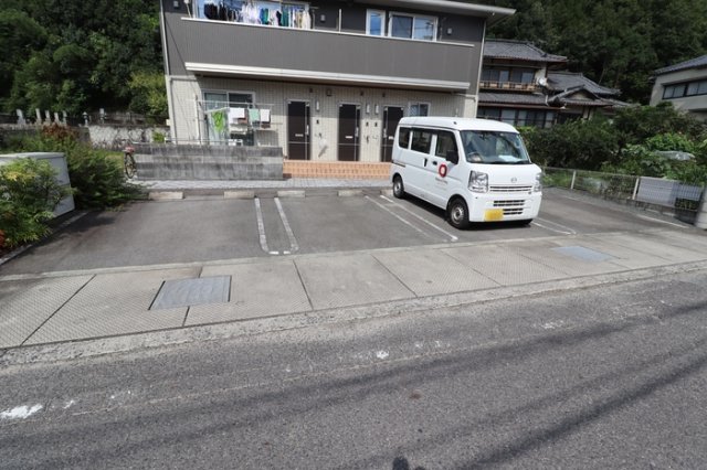 駐車場　車をお持ちの方に嬉しい駐車場付きの物件です