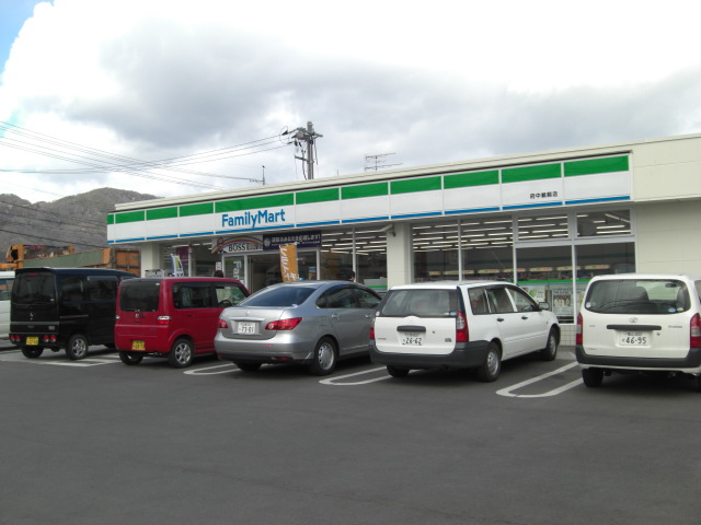 コンビニ　ファミリーマート府中鵜飼店（コンビニ）まで694m