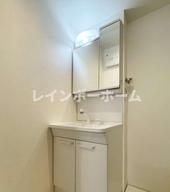 洗面設備　ゆったりとスペースのある洗面所