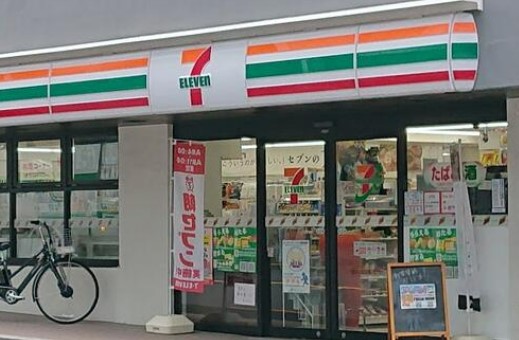 コンビニ　セブンイレブン 市谷砂土原町店（コンビニ）まで527m