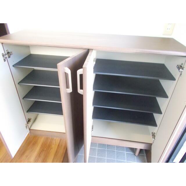 玄関　★玄関横に新品のシューズボックス設置！！片付いた玄関がキープ