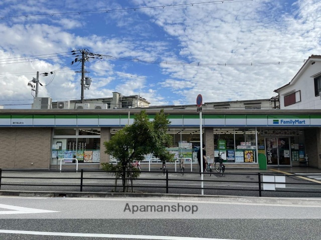 コンビニ　ファミリーマート（コンビニ）まで1427m