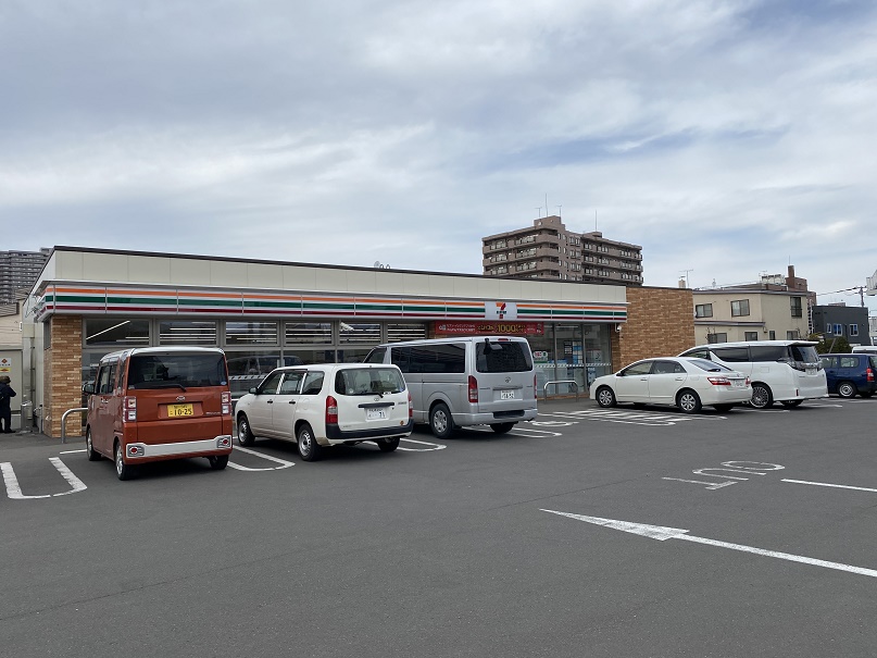 コンビニ　セブンイレブン東札幌1条4丁目店（コンビニ）まで149m