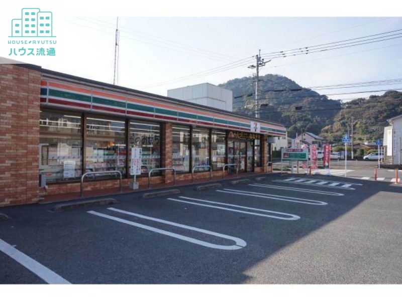 コンビニ　セブンイレブン長与嬉里氷取店（コンビニ）まで240m