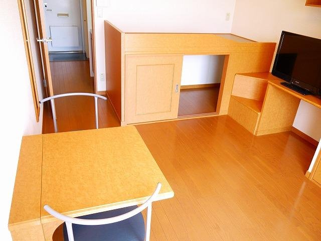 その他部屋・スペース　落ち着いた色調の寝室です