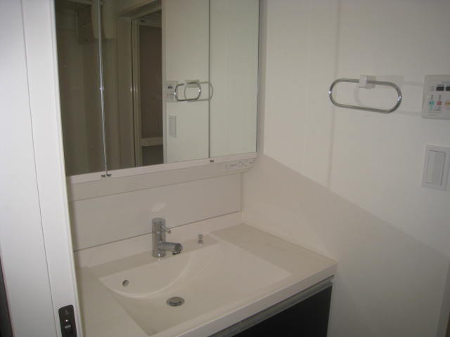 洗面設備　※写真は別のお部屋です。現況を優先させて頂きます。