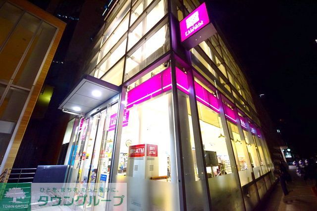 コンビニ　ナチュラルローソンみなとみらい四丁目店（コンビニ）まで20m