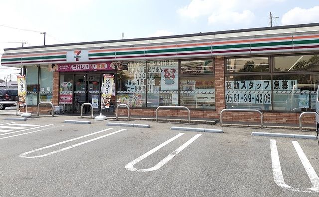 コンビニ　セブンイレブン（コンビニ）まで850m